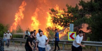 Bursa’da kontrolden çıkan yangın nedeniyle dört mahalle daha boşaltıldı