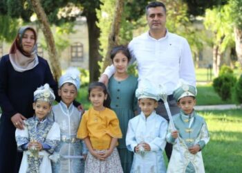Yargıtay, beşizlerin tutuklu ailesnin mahkumiyetini bozdu: Tahliye hâlâ gerçekleşmedi, çocukların bekleyişi ise sürüyor