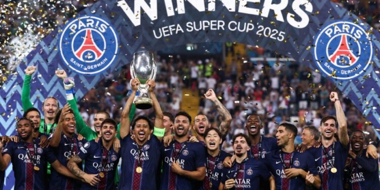 Paris Saint-Germain's Brazilian defender #05 Marquinhos lifts the trophy as Paris Saint-Germain celebrate winning the 2025 UEFA Super Cup final football match between Paris Saint-Germain (FRA) and Tottenham Hotspur FC (ENG) at the Friuli stadium, in Udine, on August 13, 2025. (Photo by FRANCK FIFE / AFP)