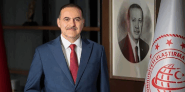 ‘Tek adam’ rejiminin 10 diplomalı bakan yardımcısı: Ömer Fatih Sayan 4 diplomasını sildi