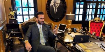 Altın varaklı odasındaki Erdoğan fotoğrafıyla paylaşım yapan avukat gözaltına alındı