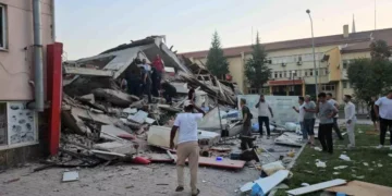 Balıkesir’de 6.1’lik deprem: İstanbul’da da hissedildi