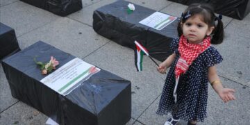 Sydney boğaz köprüsünden dünyaya: Gazze’deki zulme ‘dur’ deyin