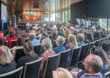 NSW’de, 65 yaş ve üzeri kişilerin %36’sı yurtdışı doğumlu