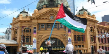 Melbourne’de on binlerce kişi Filistin’e destek