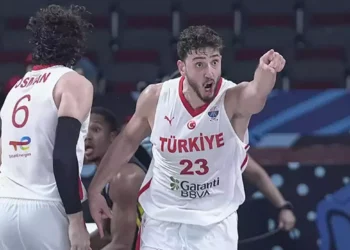 12 Dev Adam’dan tarihi başarı: Türkiye EuroBasket’te yarı finalde