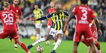 Fenerbahçe evinde Antalyaspor’u 2 golle geçti, 3 maç sonra galibiyet hasreti bitti