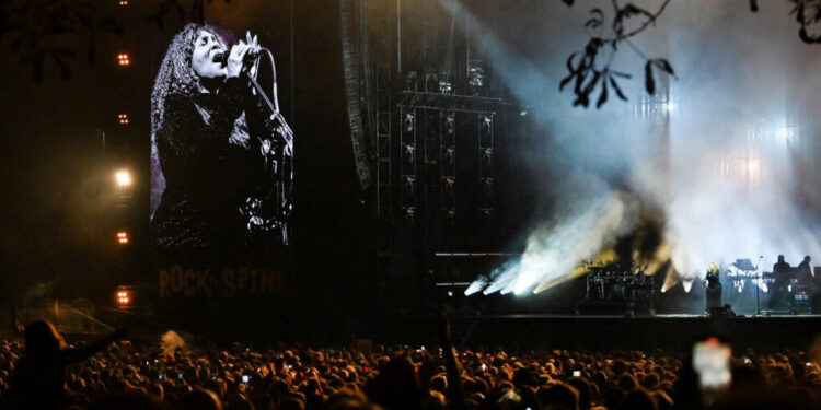 A general view shows singer Shara Nelson performing with British band Massive Attack during the 20th edition of the Rock en Seine festival in Saint-Cloud, outside Paris, on August 24, 2024. (Photo by Samantha DUBOIS / AFP)