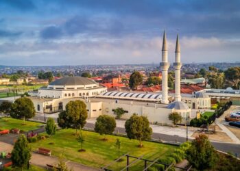 Melbourne’de camiye giren hırsız, yardım kutusundan 20 bin dolar çaldı