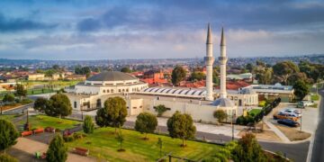 Melbourne’de camiye giren hırsız, yardım kutusundan 20 bin dolar çaldı