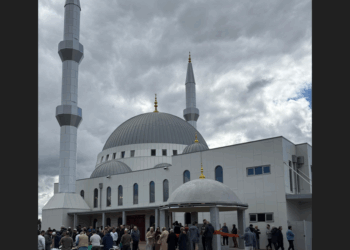 Hizmet Gönüllüleri’nin, inşa ettiği Kuba Camii, ilk Cuma namazıyla ibadete açıldı