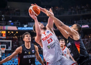 A Milli Basketbol Takımı, Avrupa Şampiyonası finalinde Avrupa ikincisi oldu