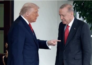 Parmağıyla Erdoğan’ı işaret eden Trump : Hileli seçimleri herkesten daha iyi bilir
