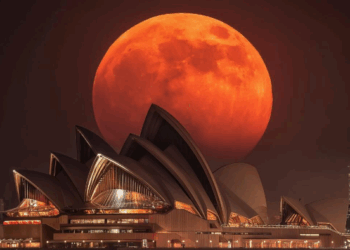 Ay tutulması, Sydney Opera House ile aynı karede