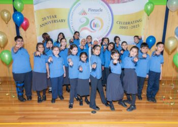 Eğitim Bakanı Boyer, kolejin 20. kuruluş töreninde konuştu: Pinnacle, toplumun kalbinde yer alıyor