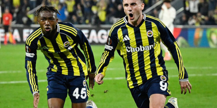 Fenerbahce's Turkish forward #09 Kerem Akturkoglu (R) celebrates with Fenerbahce's Malian midfielder #45 Nene Dorgeles (L) after scoring his team's second goal during the UEFA Europa League 2 round day football match between Fenerbahce and OGC Nice at the Chobani Stadium, Istanbul, on October 2, 2025. (Photo by Yasin AKGUL / AFP)