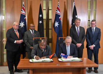 Avustralya,10bin Papua Yeni Gine askerini eğitecek: Savunma anlaşmasına iki başbakan imza attı