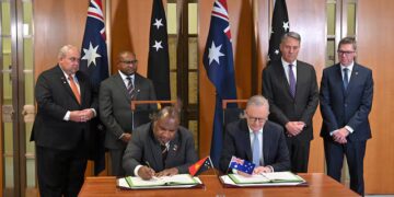 Avustralya,10bin Papua Yeni Gine askerini eğitecek: Savunma anlaşmasına iki başbakan imza attı