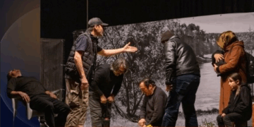 Zulüm süreci tiyatro oyunuyla anlatıldı: ‘Sandalye’deki Emanet’ Viyana’da seyirciden tam not aldı