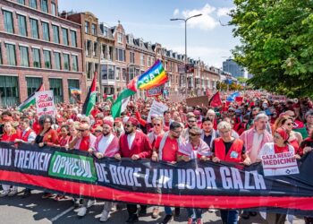 Hollanda’da tarihi yürüyüş: 250 bin kişi Filistin için sokakta