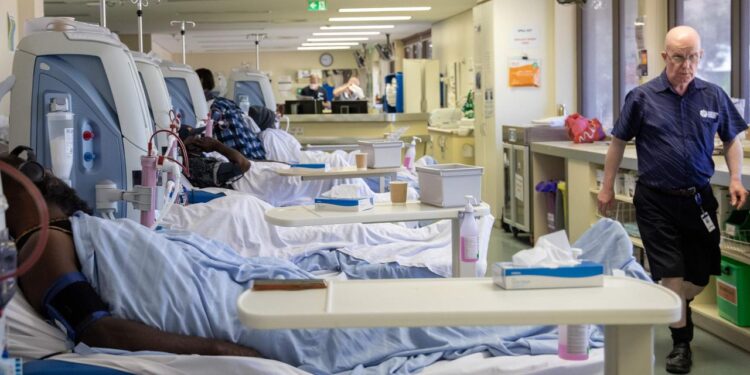 Sydney ve Melbourne’daki büyük kamu hastaneleri, son yılların en yoğun dönemlerinden birini yaşıyor.