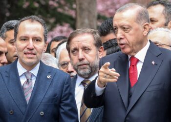 Fatih Erbakan: Baskı ve şantaj var, bizzat Erdoğan yapıyor