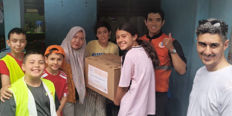 Endonezya’nın Jakarta, Bandung ve Banda Aceh şehirlerindeki yetimhaneleri ziyaret etti. Ziyaret hem öğrenciler hem veliler için dönüştürücü bir deneyim oldu.