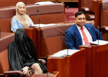 Hanson’ın burka şovuna, Dışişleri Bakanı Wong’dan, sert tepki: Meclis’te böyle bir saygısızlığa yer yok