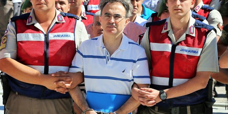 Tuğgeneral Hakan Evrim sözlerine, “Ben suçsuzum, terörist ve hain değilim.” diyerek başladı.