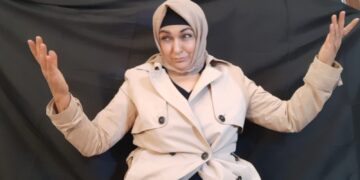 Hilal Nesin’in tiyatro oyunu ‘Saç Ayağı’ Paris’te ilk kez izleyiciyle buluştu