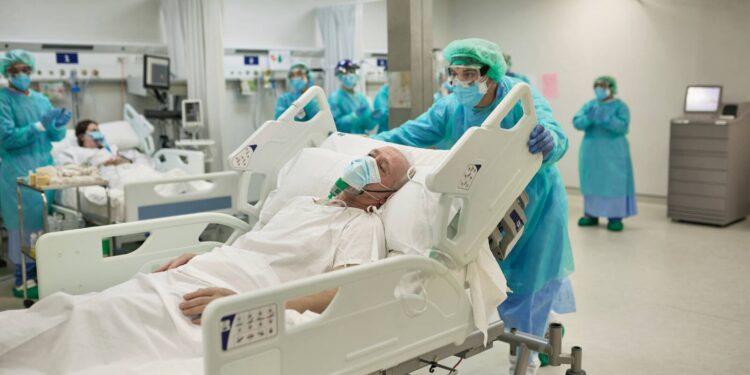 New South Wales (NSW) eyaletinde sağlık sistemi son yılların en büyük baskılarından birini yaşıyor