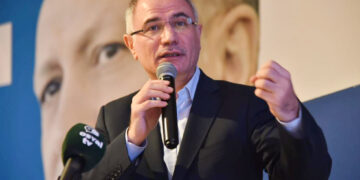 CHP’li Emir’den AKP’li Ala’ya: 15 Temmuz’da 2 saat Gürcistan hava sahasında dolaştınız mı?