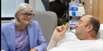 Genel Vali Mostyn’dan Ahmed Al-Ahmed’e destek ziyareti: Kral Charles’ın özel mesajını iletti