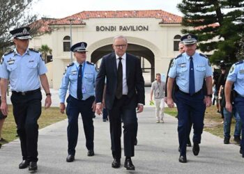 Bondi’de büyük yas: Başbakan Albanese ‘Nefretin ve şiddetin Avustralya’da yeri yok’