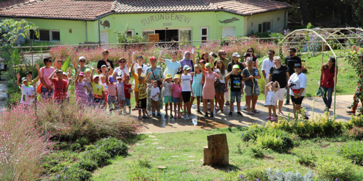 Ukraynadan güvenlik gerekçesiyle Türkiyeye getirilen savaş mağduru çocuklar, Antalya Büyükşehir Belediyesi Doğal Yaşam Parkını ziyaret ederek keyifli bir gün geçirdi.