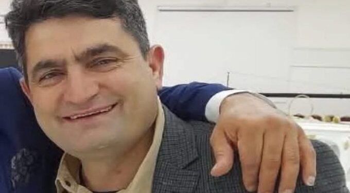 Mersin’de limonculuk yaparak geçimini sağlayan KHK’lı Hüseyin Açıkyörük (45) tazyikli su makinesinden elektrik akımına kapılarak hayatını kaybetti.