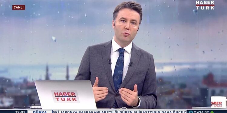 Habertürk TV Genel Yayın Yönetmeni Mehmet Akif Ersoy uyuşturucu soruşturması kapsamında İstanbul’da gözaltına alındı.