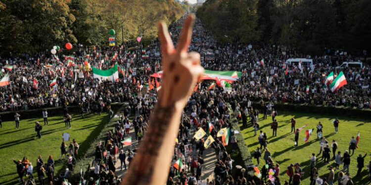 Albanese, “Onur ve özgürlük için verdikleri mücadelede İran halkının yanındayız”