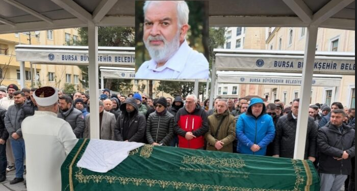 Alkan’ın cenaze törenine ailesi ve yakınlarının yanı sıra yazar Mümtazer Türköne, Ali Bulaç ve çok sayıda okuru katıld