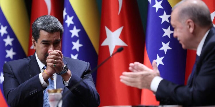 ABD’nin Venezuela’ya yönelik müdahalesi sonrası AKP’den yapılan yeni açıklamada Trump ve Maduro’nun adı anılmadı; “iç cepheyi sağlam tutma” vurgusu öne çıktı.