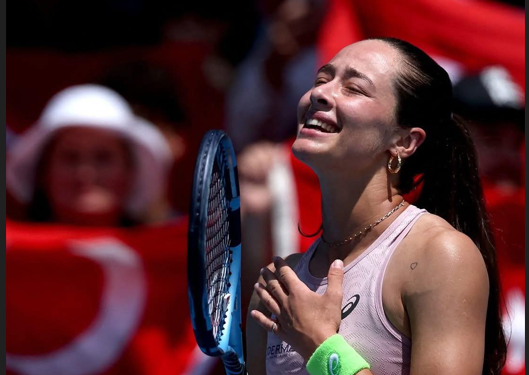 Milli tenisçi Zeynep Sönmez, Avustralya Açık’ta Macar Anna Bondar’ı 2-0 yenerek 3. tura yükseldi.