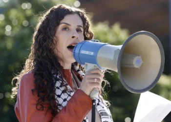 Filistinli Yazara sansüre tepki: 180’den fazla Avustralyalı yazar boykot ilan etti