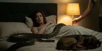 Brisbane’de pitonla uyandı:Gece göğsünde ağırlık hisseden Bloo, lambayı yakınca 2,5 metrelik göz göze