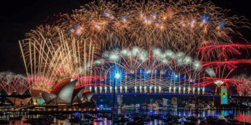 Yeni yıl kutlaması buruk geçti: Sydney Boğazında anma ve ışık gösterisi