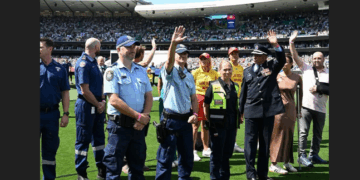 Ashes Testi’nde Bondi saldırısının kahramanlarına anlamlı saygı duruşu