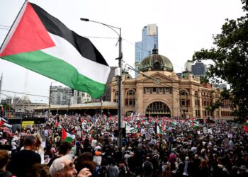 Herzog ziyareti protestolarla karşılandı: Binler sokağa çıktı