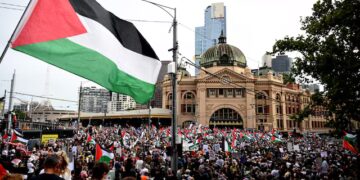 Herzog ziyareti protestolarla karşılandı: Binler sokağa çıktı