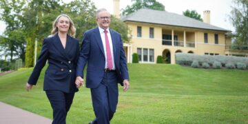 Güvenlik gerekçesiyle Başbakan Albanese’nin konutu, geçici olarak boşaltıldı