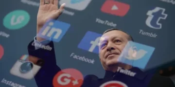 Saray fişledi, yargısı harekete geçti: 385 sosyal medya hesabına engel