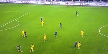 Gündüz 500 milyon dolarına el konuldu, akşam maçta reklamı döndü